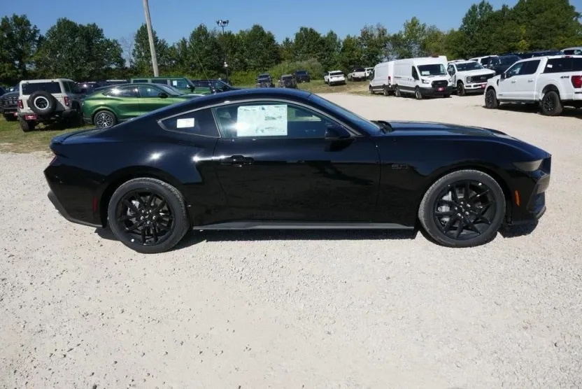 2025 Ford Mustang GT Premium photo 1