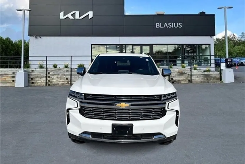 2023 Chevrolet Suburban Premier photo 1