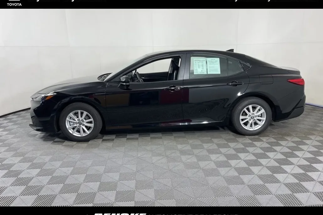 2025 Toyota Camry LE photo 1