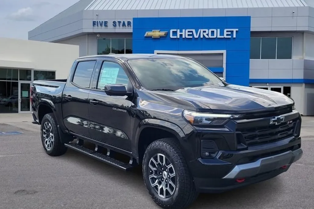2025 Chevrolet Colorado Z71 photo 1