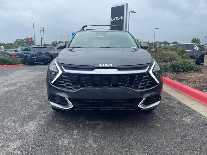 2025 Kia Sportage photo 2