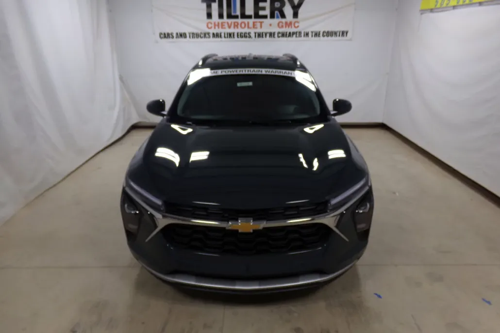 2025 Chevrolet Trax LT photo 1