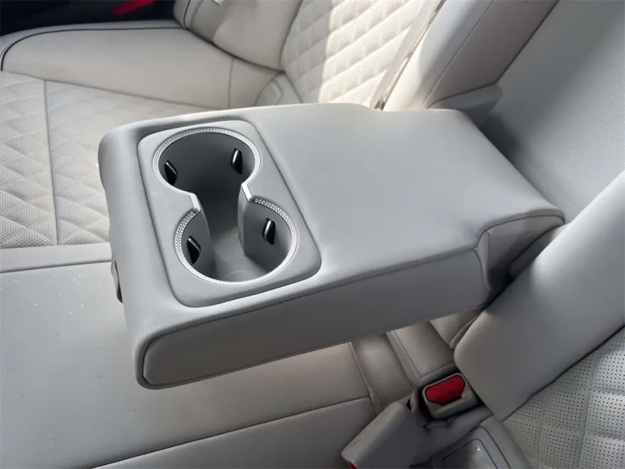 2025 Genesis G70 3.3T Sport Advanced photo 11