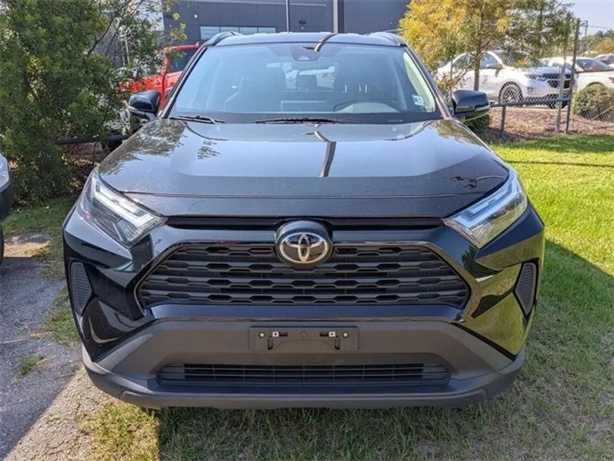 2023 Toyota RAV4 XLE photo 1