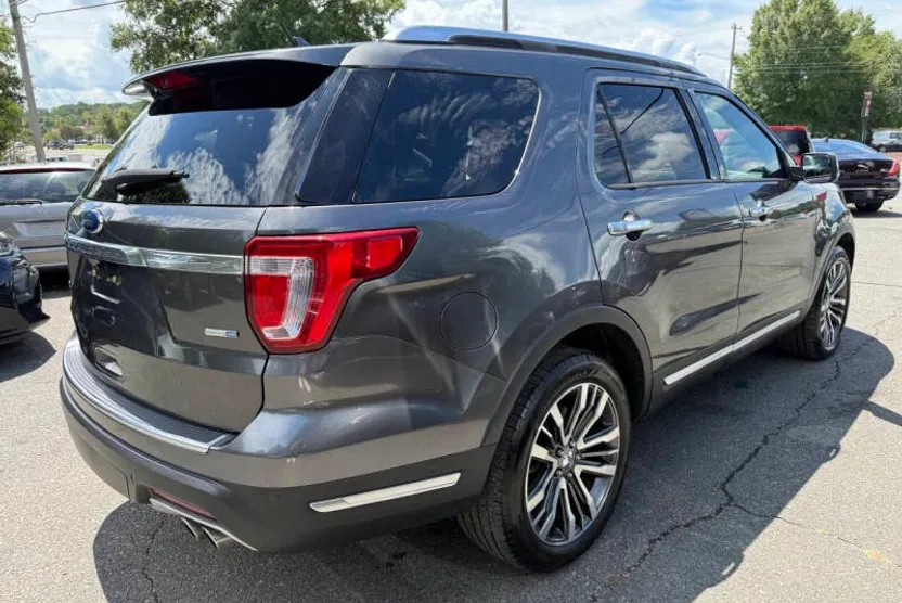 2018 Ford Explorer Platinum photo 1