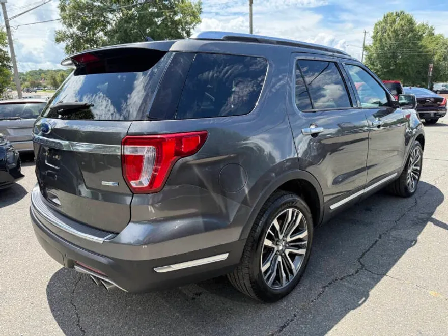 2018 Ford Explorer Platinum photo 1