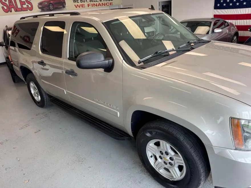 2008 Chevrolet Suburban LS photo 1