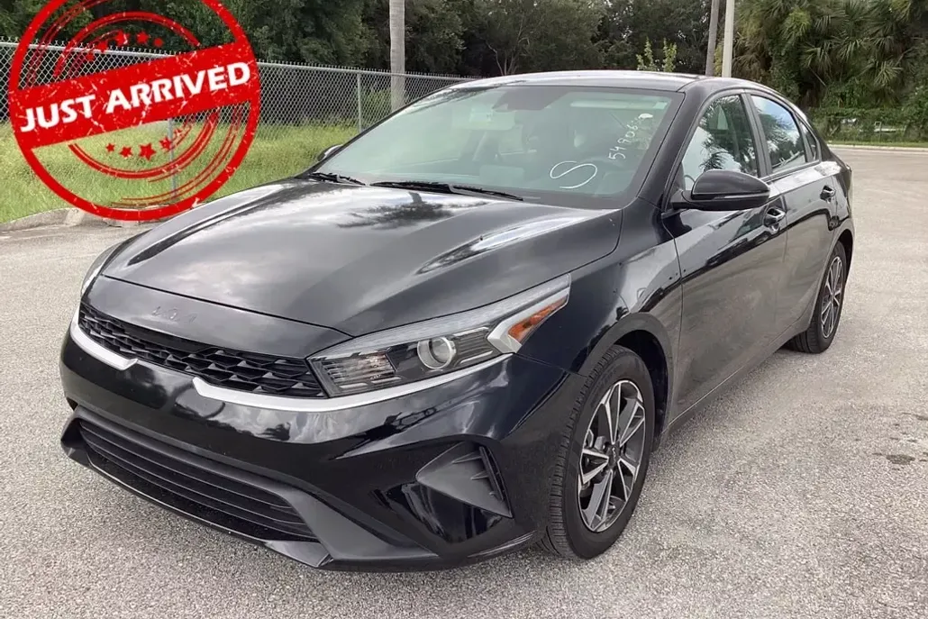 2023 Kia Forte LXS photo 1