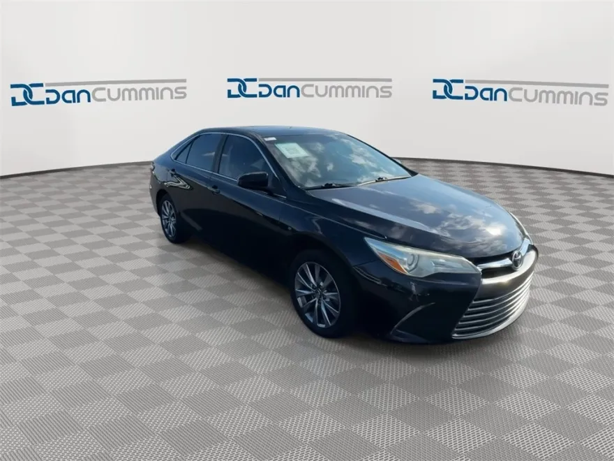 2016 Toyota Camry XLE photo 1