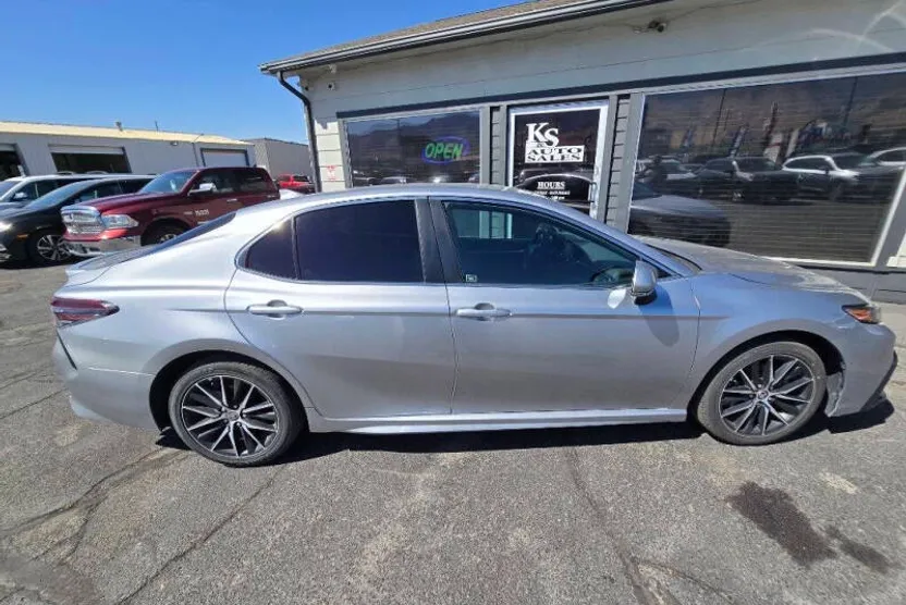 2024 Toyota Camry SE photo 1