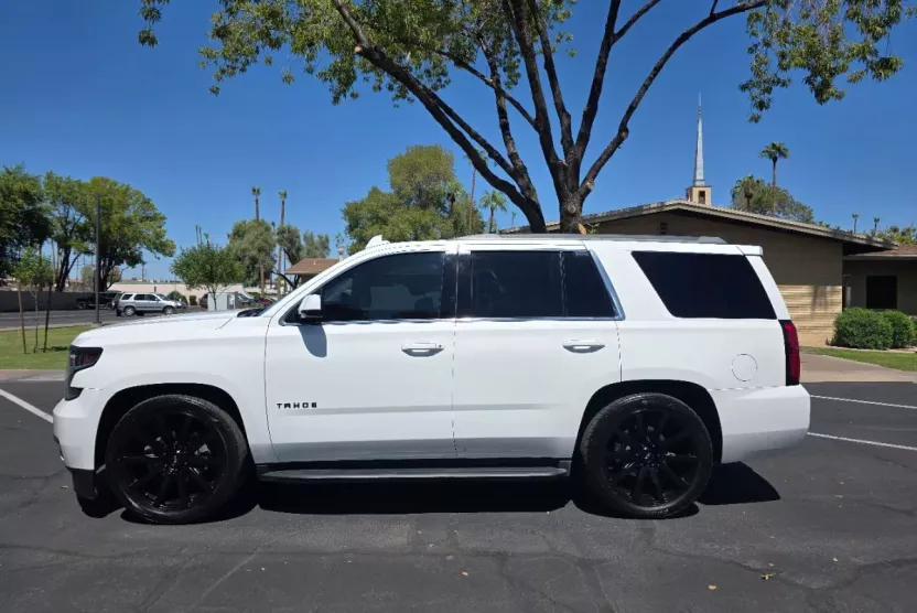 2017 Chevrolet Tahoe LT photo 1