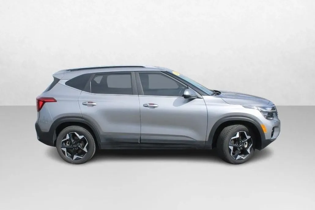 2024 Kia Seltos EX photo 1