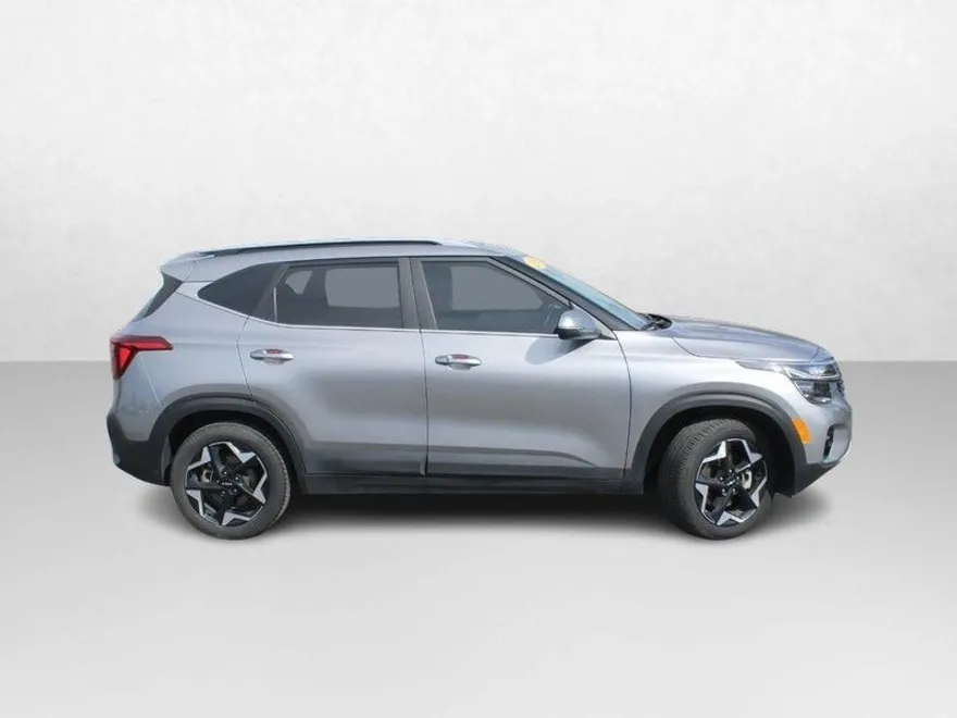2024 Kia Seltos EX photo 1