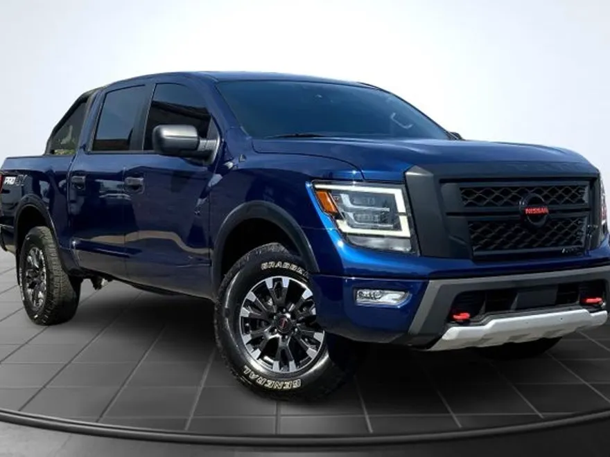 2022 Nissan Titan Crew Cab PRO-4X photo 1