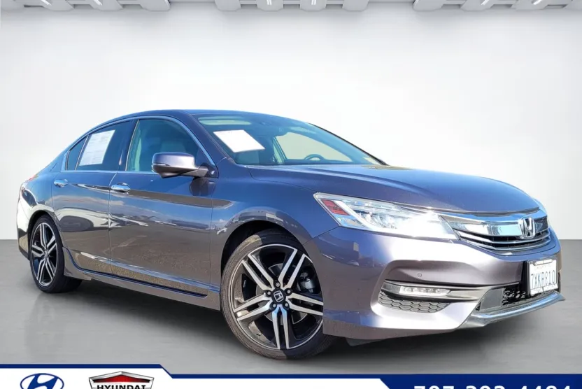 2017 Honda Accord Touring photo 1