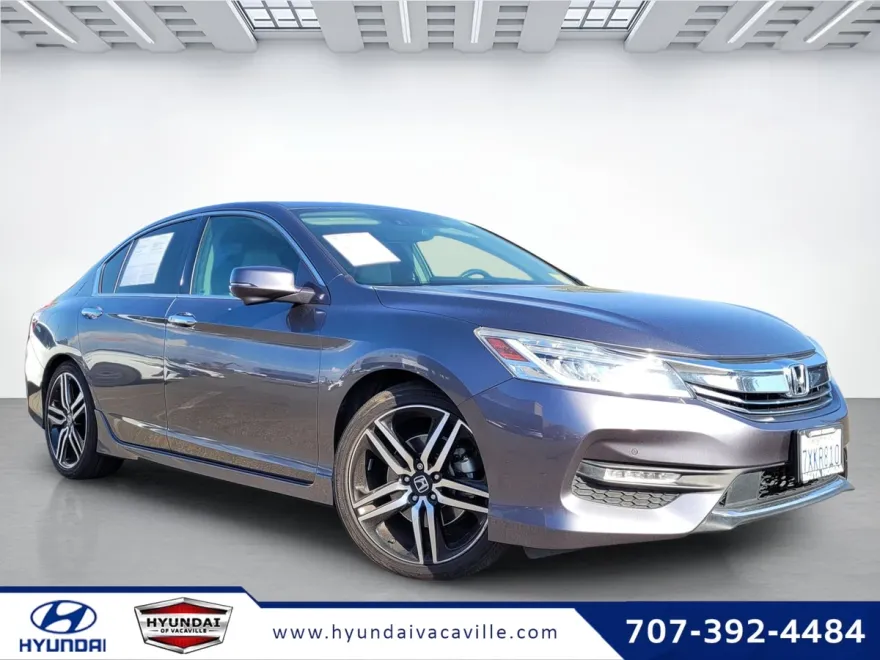 2017 Honda Accord Touring photo 1