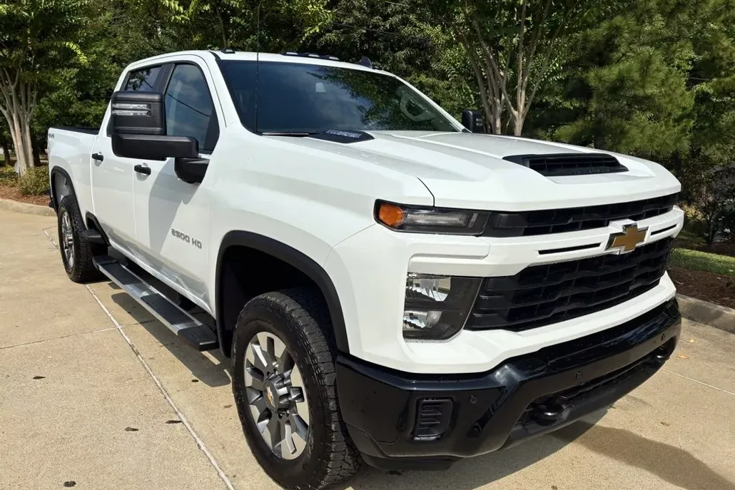 2026 Chevrolet Silverado 2500HD Custom photo 1