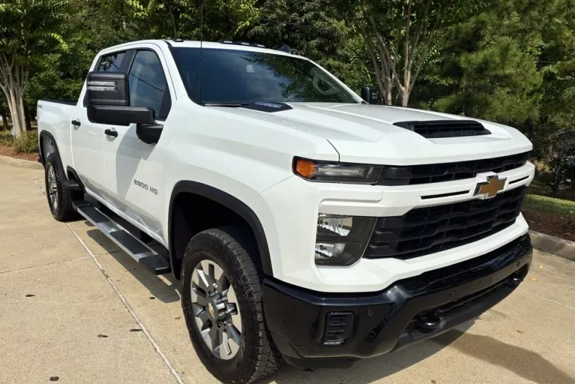 2026 Chevrolet Silverado 2500HD Custom photo 1