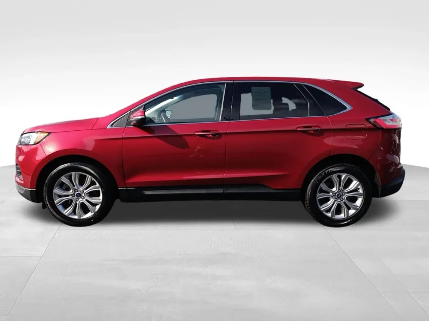 2022 Ford Edge Titanium photo 1