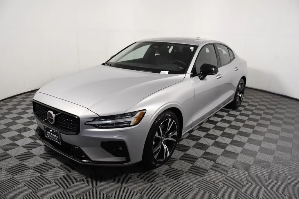 2025 Volvo S60 B5 Core photo 1