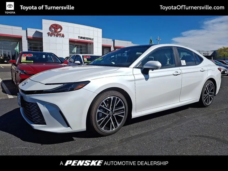 2025 Toyota Camry XLE photo 1