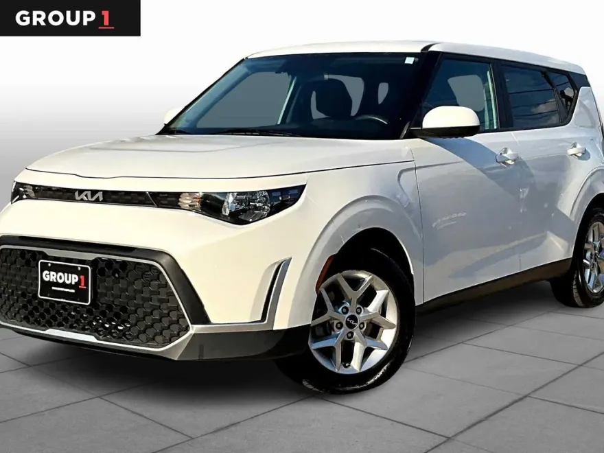 2023 Kia Soul LX S photo 1