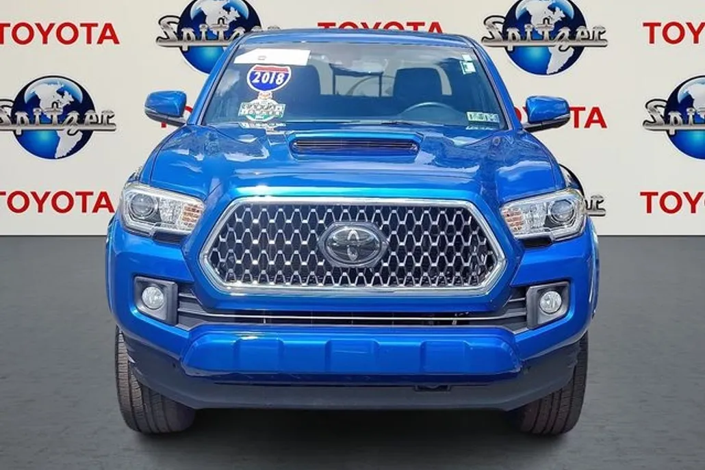 2018 Toyota Tacoma TRD Sport photo 1