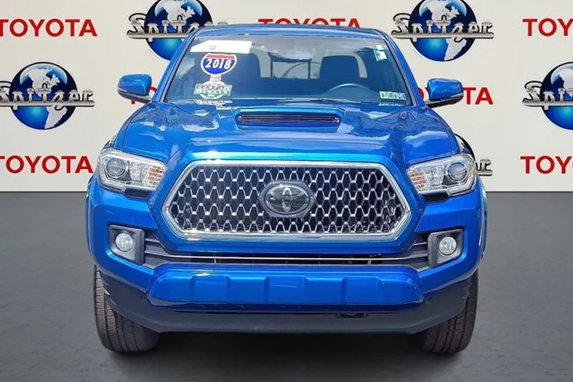 2018 Toyota Tacoma TRD Sport photo 1
