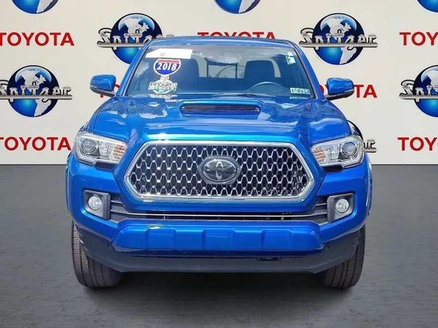 2018 Toyota Tacoma TRD Sport photo 1