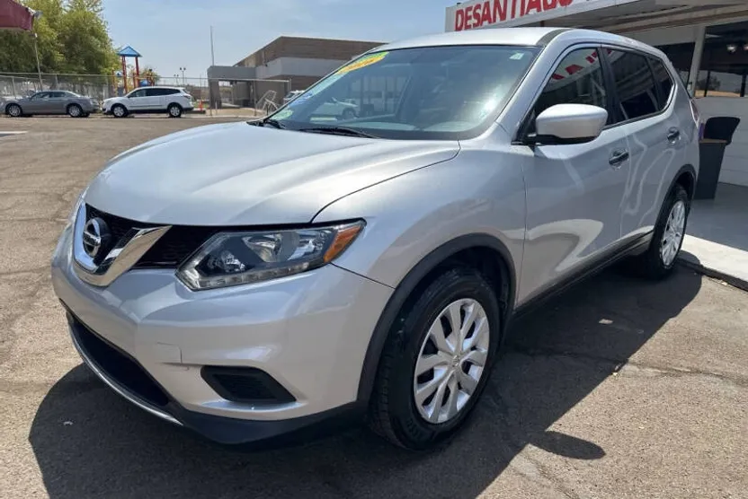 2016 Nissan Rogue SV photo 1