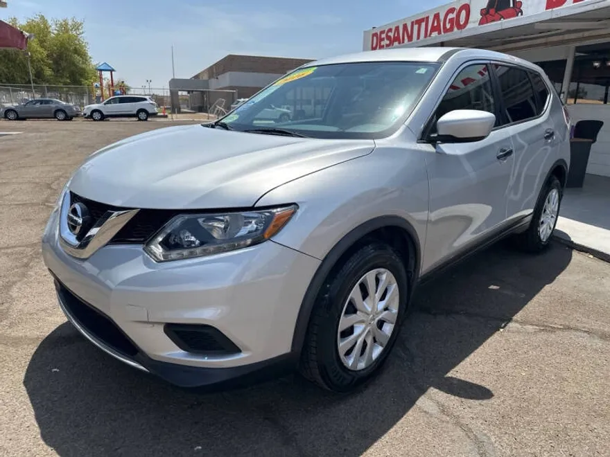 2016 Nissan Rogue SV photo 1