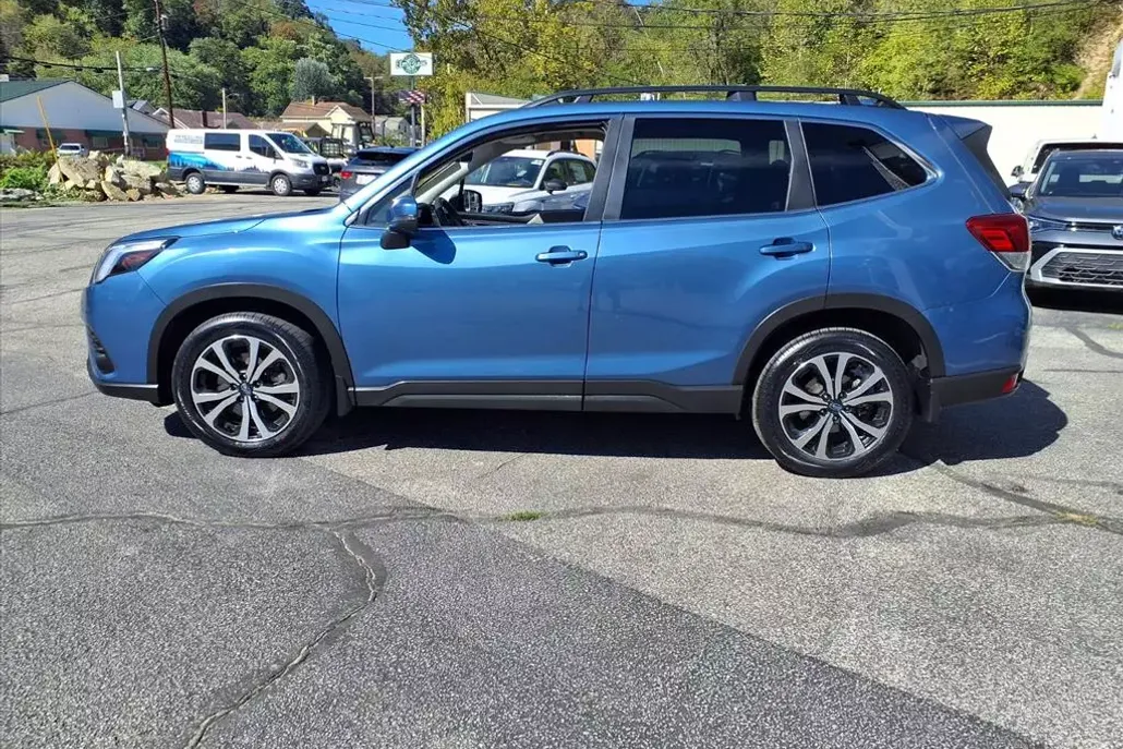 2022 Subaru Forester Limited photo 1