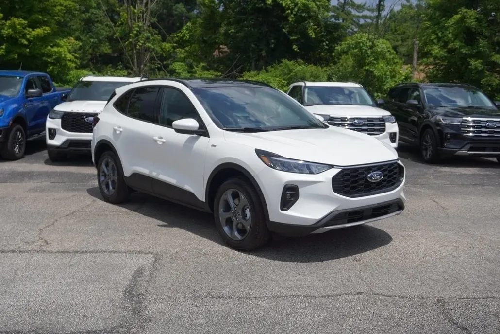 2025 Ford Escape Hybrid ST-Line Select photo 1