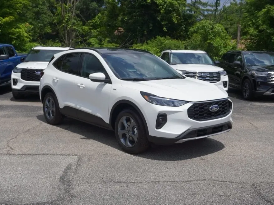 2025 Ford Escape Hybrid ST-Line Select photo 1