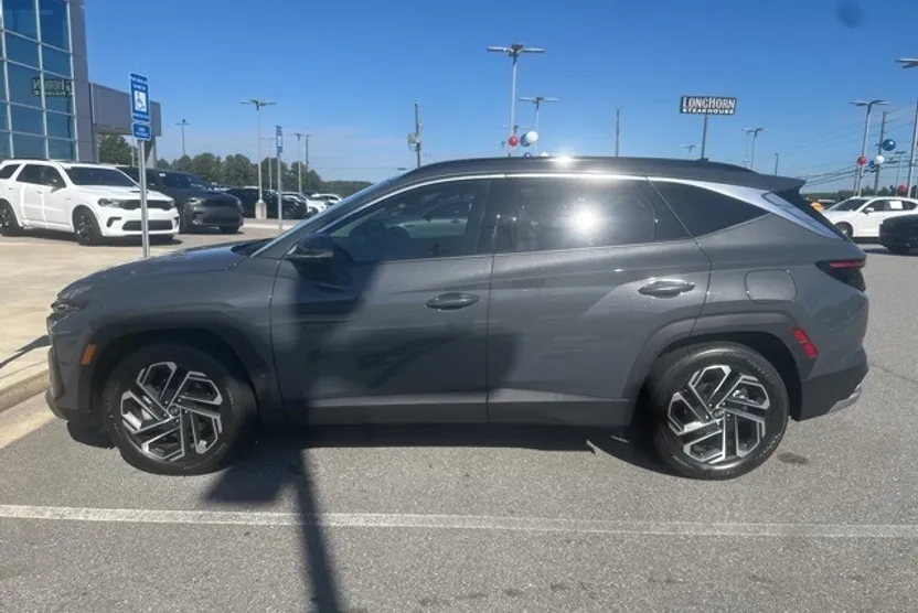 2025 Hyundai Tucson Limited photo 1