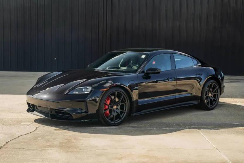 2025 Porsche Taycan GTS photo 1