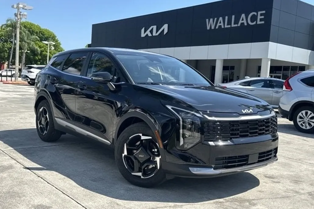 2026 Kia Sportage EX photo 1