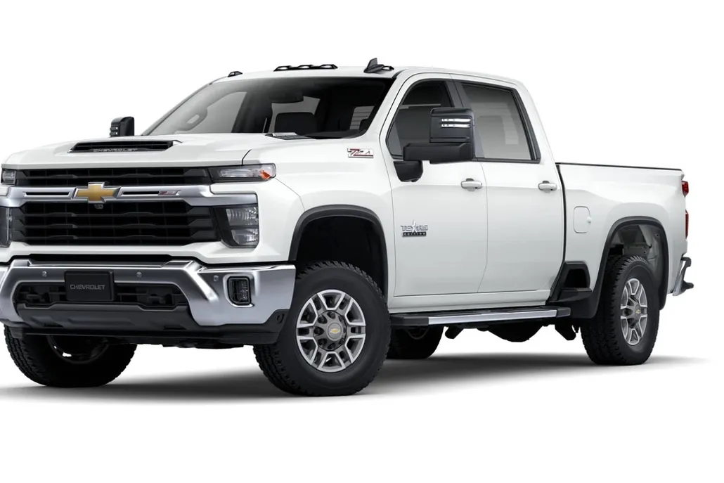 2025 Chevrolet Silverado LT photo 1