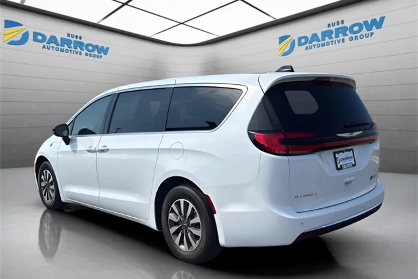 2024 Chrysler Pacifica Hybrid photo 1