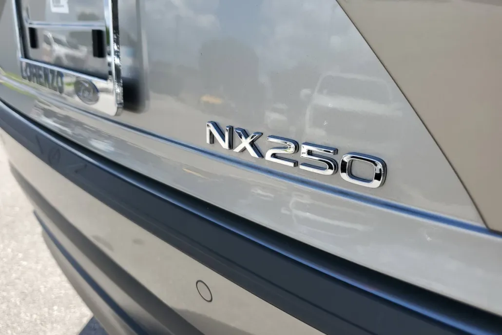 2025 Lexus NX 250 photo 1
