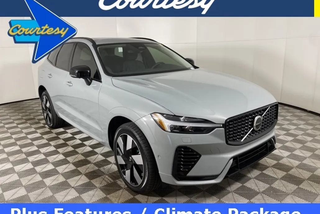 2025 Volvo XC60 T8 Plus photo 1