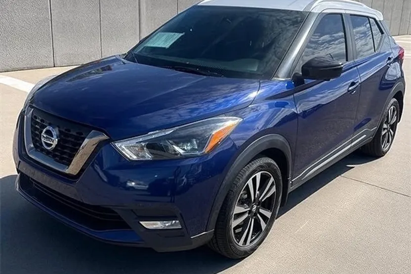 2019 Nissan Kicks SR photo 1
