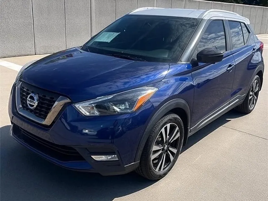 2019 Nissan Kicks SR photo 1