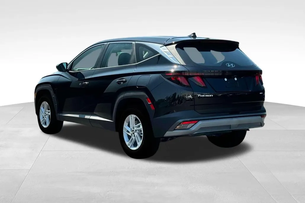 2025 Hyundai Tucson SE photo 1