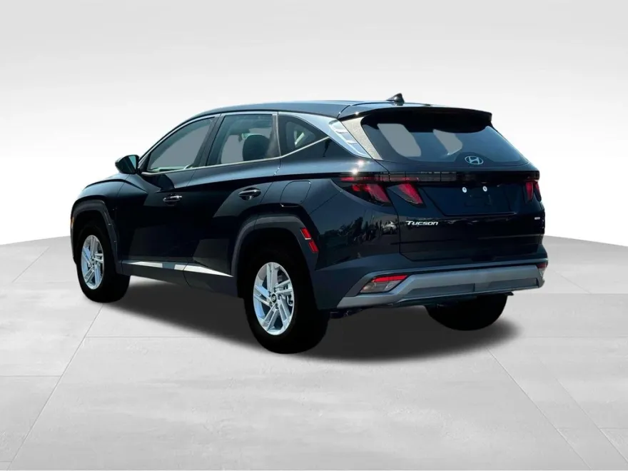 2025 Hyundai Tucson SE photo 1