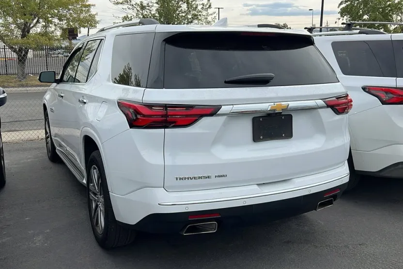2023 Chevrolet Traverse High Country photo 1