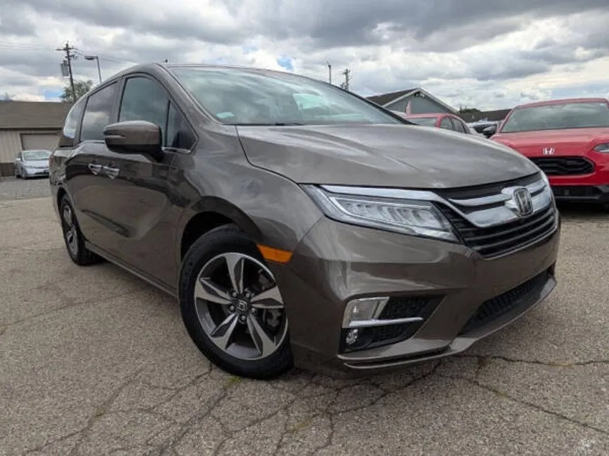 2019 Honda Odyssey Touring photo 1
