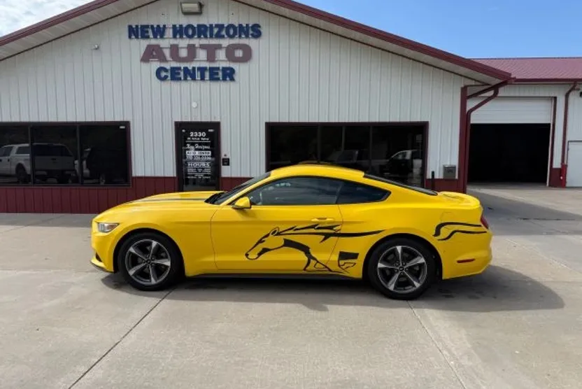 2015 Ford Mustang V6 photo 1