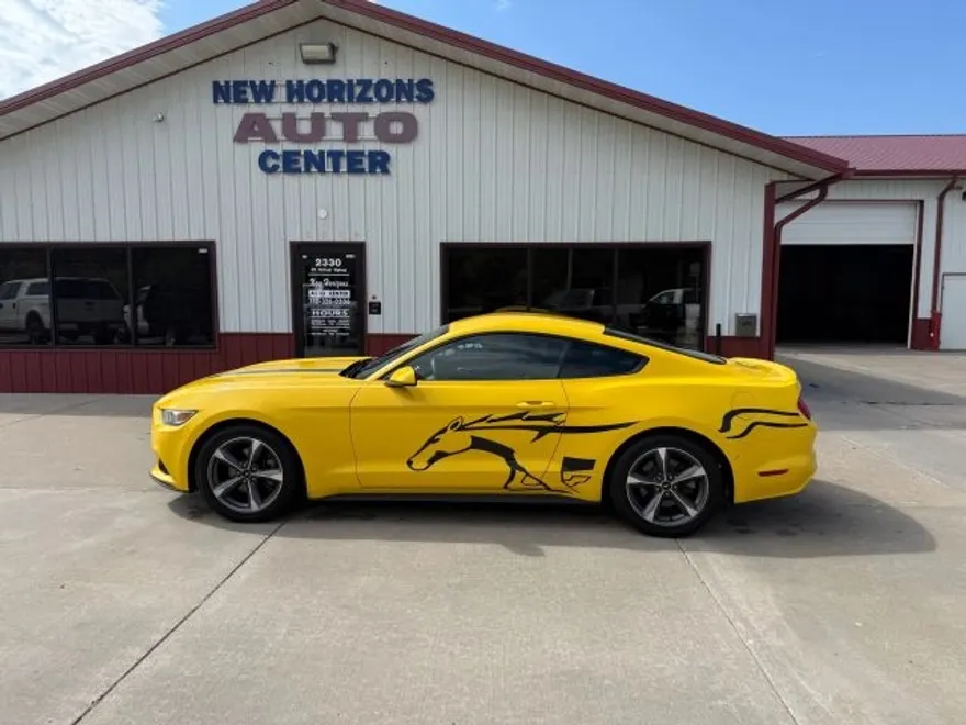 2015 Ford Mustang V6 photo 1