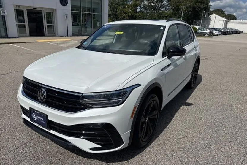 2024 Volkswagen Tiguan SE R-Line Black photo 1